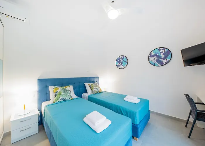 Villa Ami, Roda, Corfu: 10 Guests, Heated Pool, Private Mini Golf, Pool Table & More!!