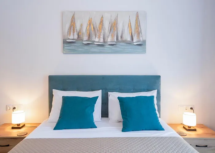 Villa Ami, Roda, Corfu: 10 Guests, Heated Pool, Private Mini Golf, Pool Table & More!!