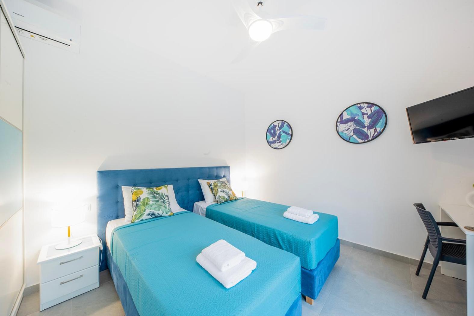 Ami, Roda, Corfu: 10 Guests, Heated Pool, Private Mini Golf, Pool Table & More!!