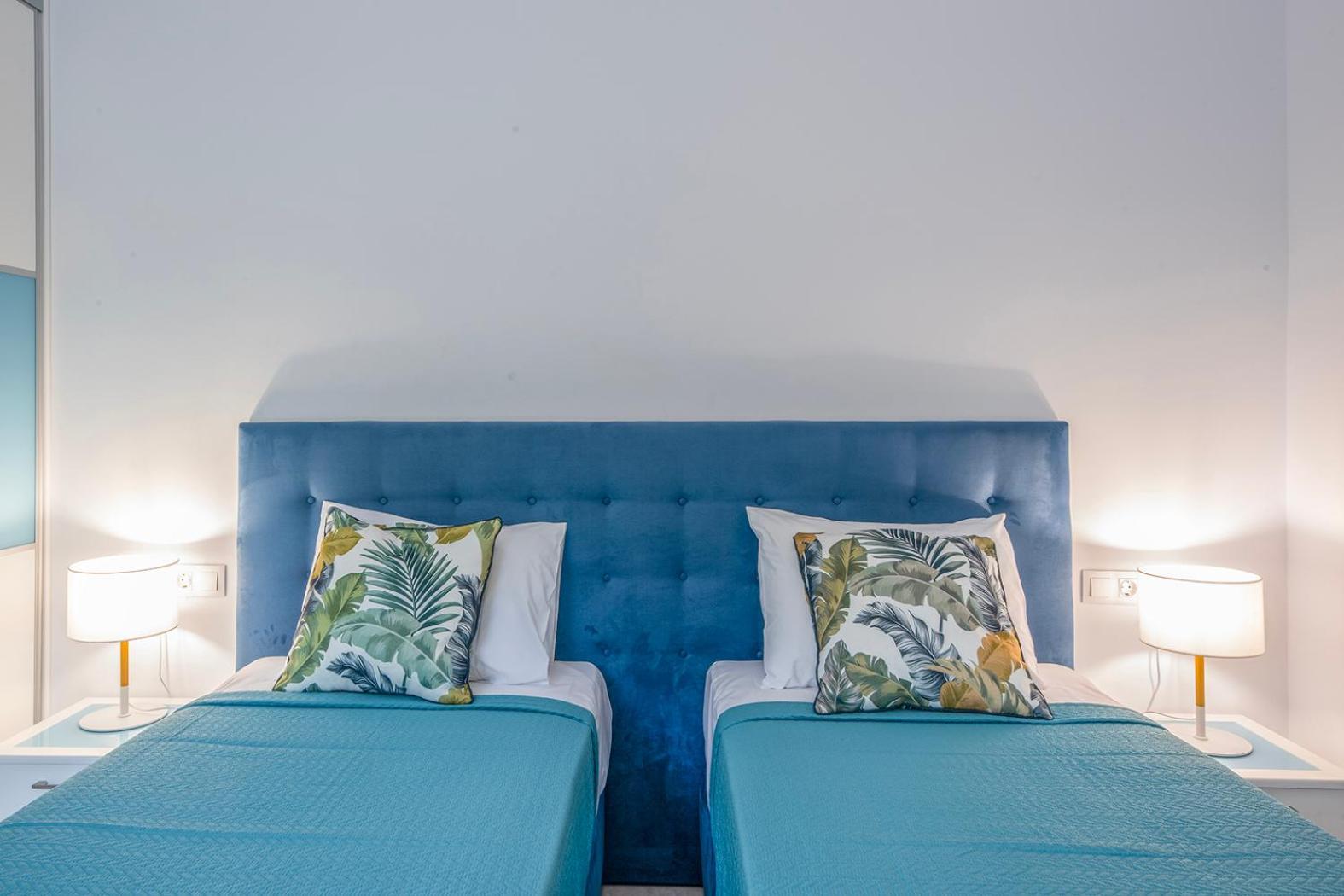 Ami, Roda, Corfu: 10 Guests, Heated Pool, Private Mini Golf, Pool Table & More!! Villa *