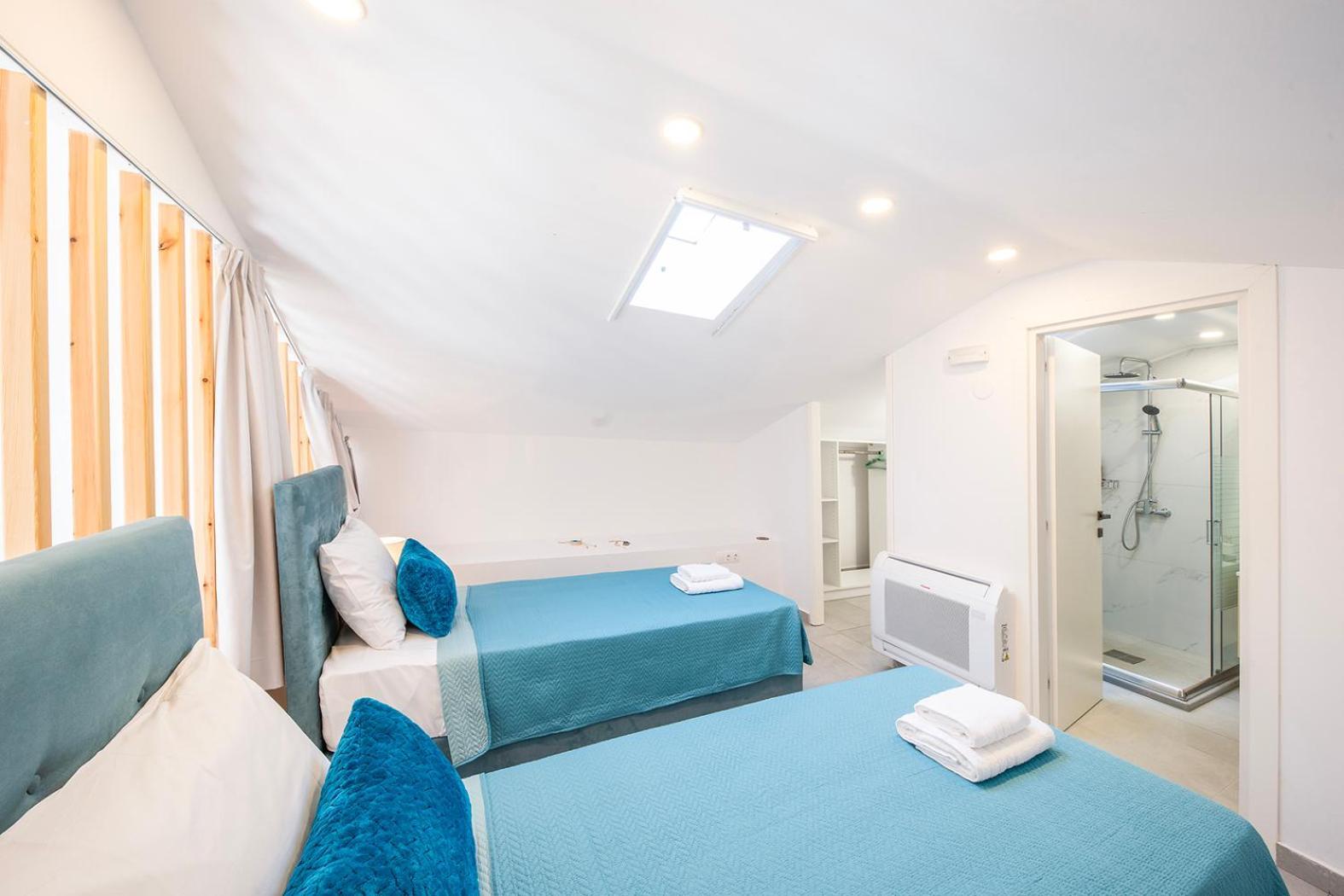 Ami, Roda, Corfu: 10 Guests, Heated Pool, Private Mini Golf, Pool Table & More!!