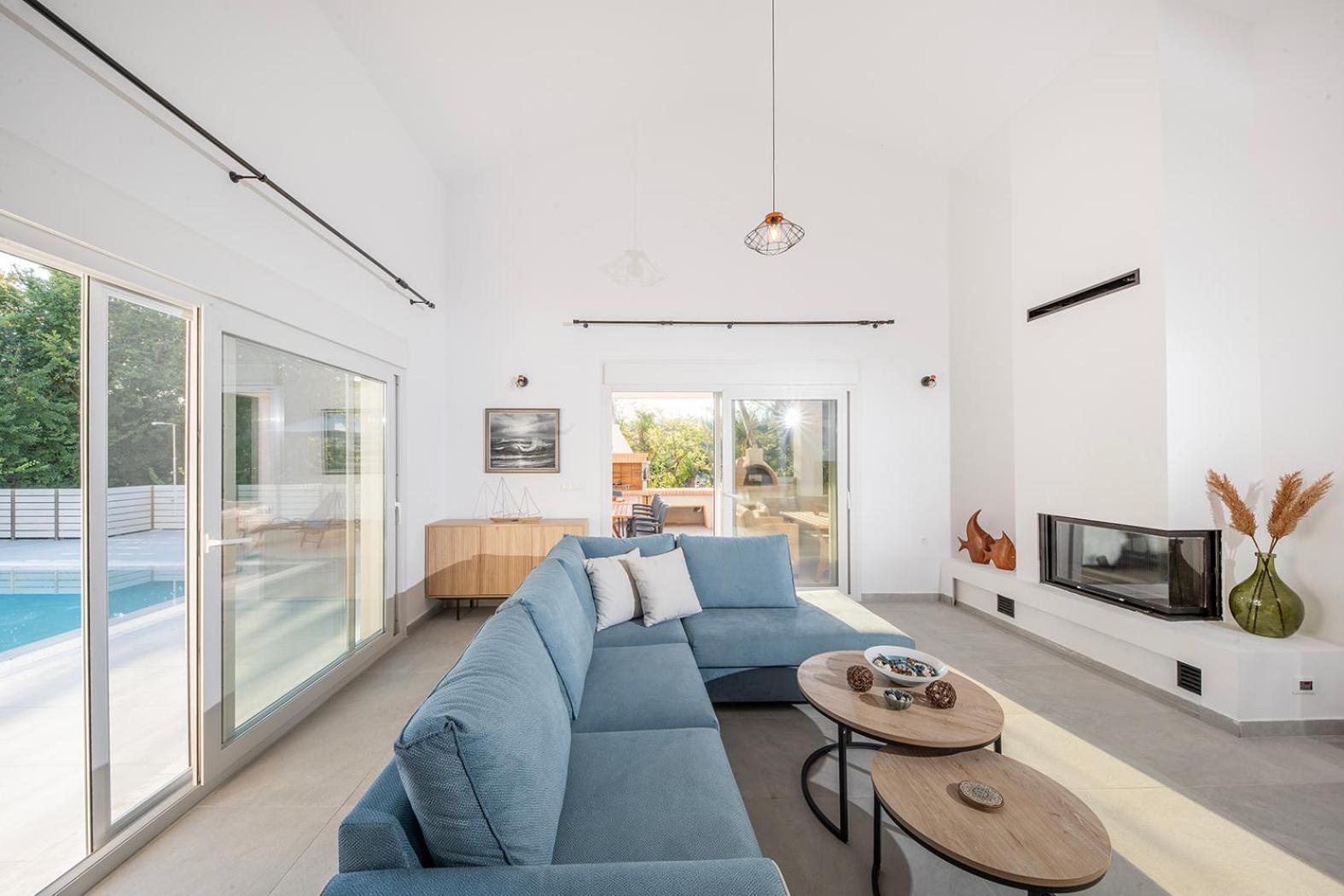 Ami, Roda, Corfu: 10 Guests, Heated Pool, Private Mini Golf, Pool Table & More!!