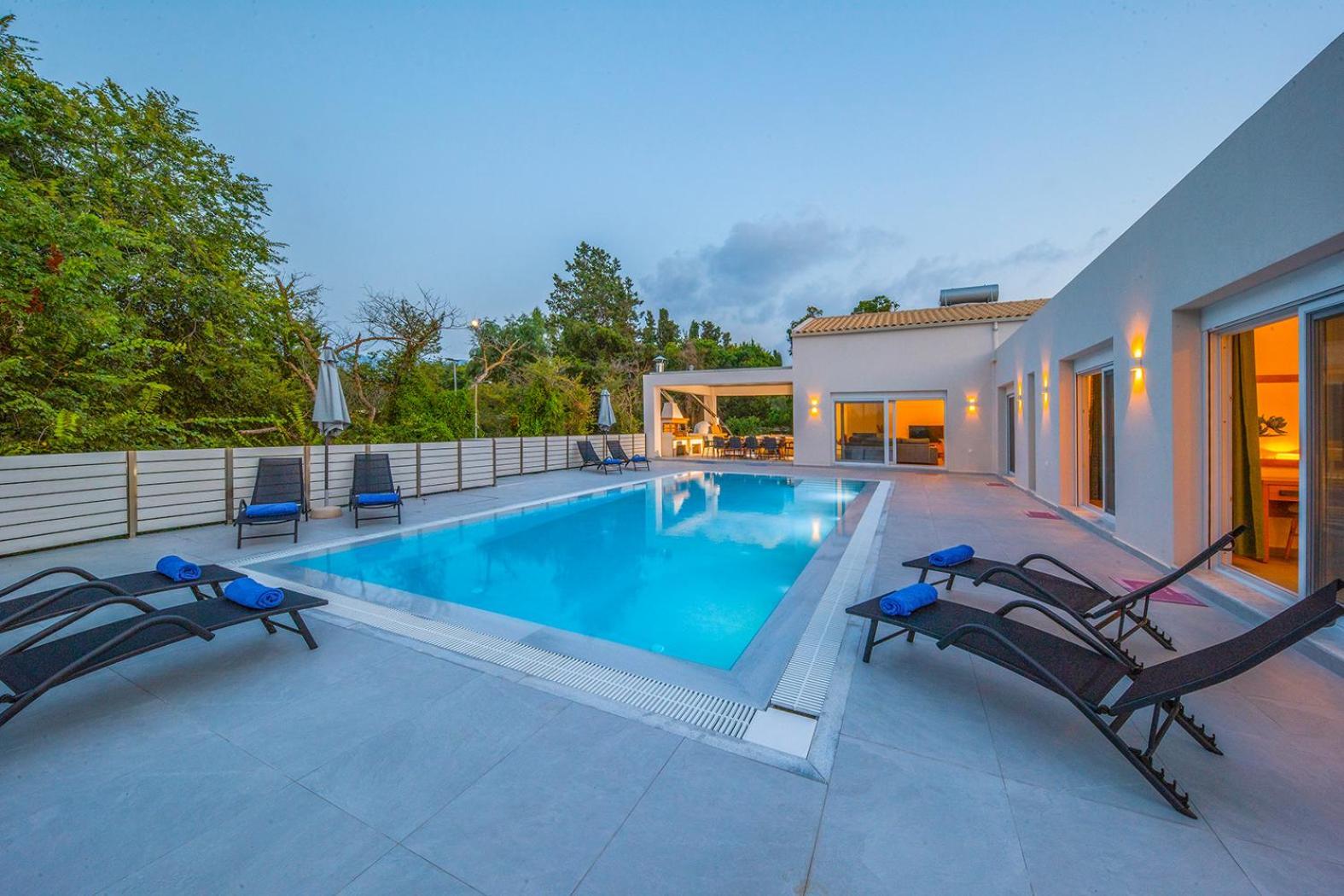 Villa Ami, Roda, Corfu: 10 Guests, Heated Pool, Private Mini Golf, Pool Table & More!! Roda (Corfu)