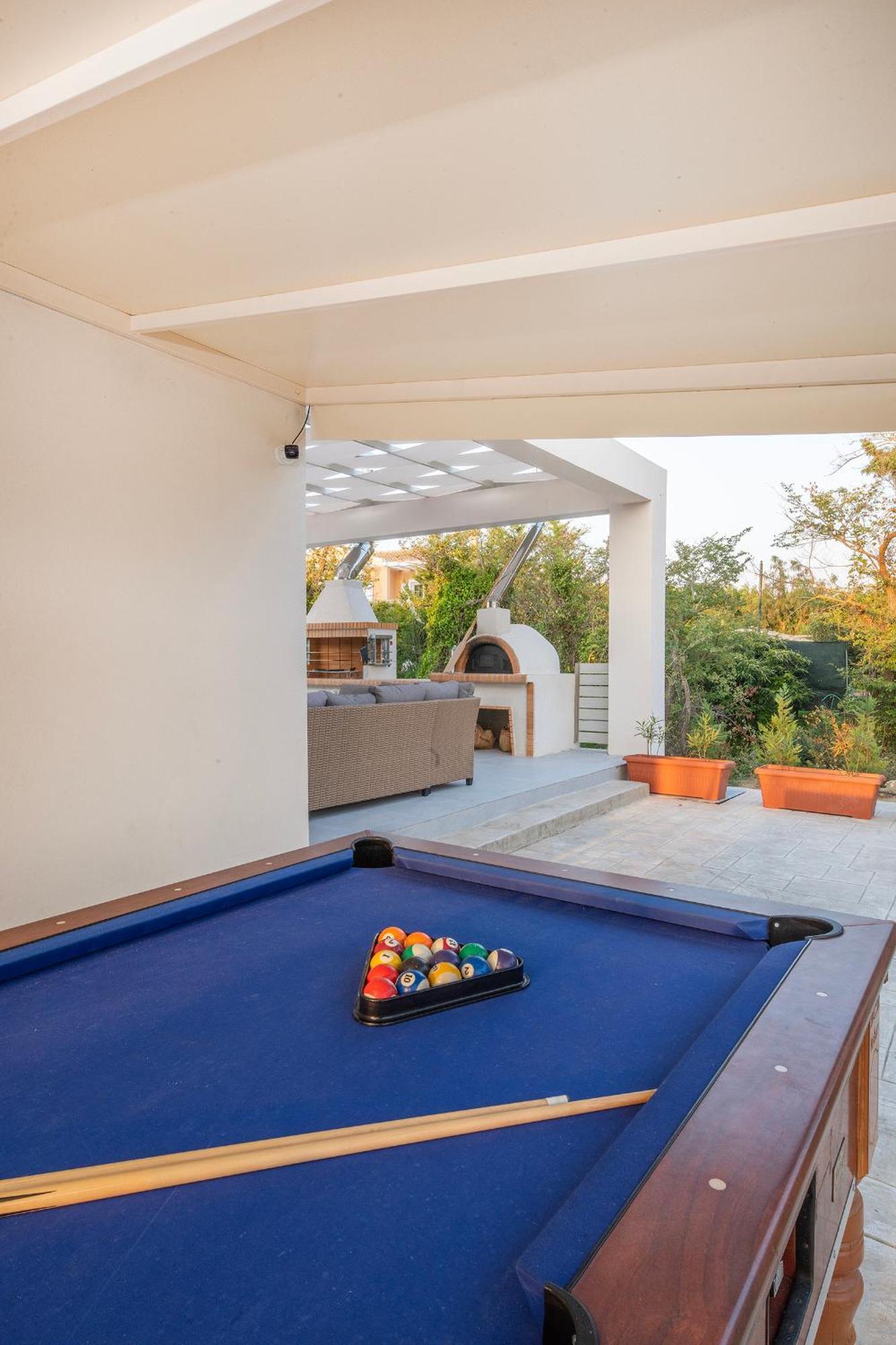 Ami, Roda, Corfu: 10 Guests, Heated Pool, Private Mini Golf, Pool Table & More!! *