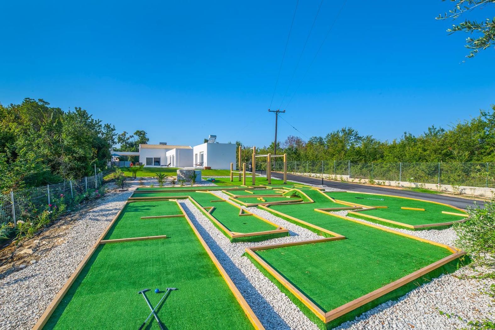 Ami, Roda, Corfu: 10 Guests, Heated Pool, Private Mini Golf, Pool Table & More!! Villa Roda (Corfu)