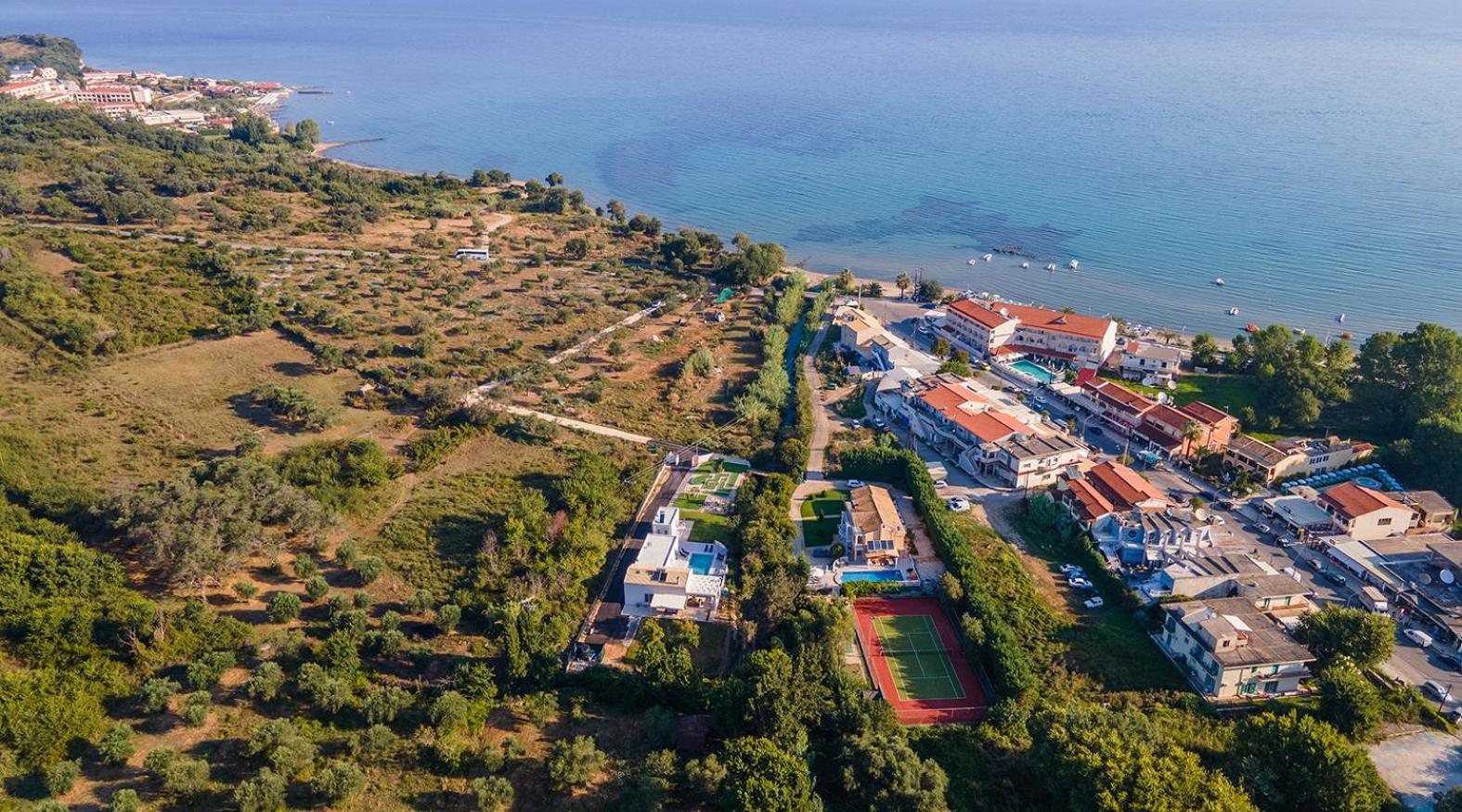 Vila Ami, Roda, Corfu: 10 Guests, Heated Pool, Private Mini Golf, Pool Table & More!! Roda (Corfu)